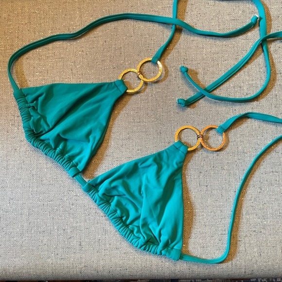 Beach Bunny Bikini Top with Rings - Picture 7 of 7